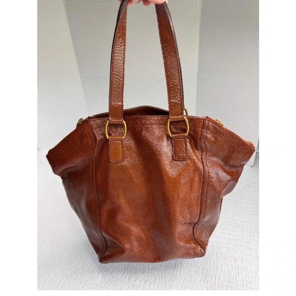 Yves Saint Laurent Downtown bag in brown patent leather - Picture 2 of 14